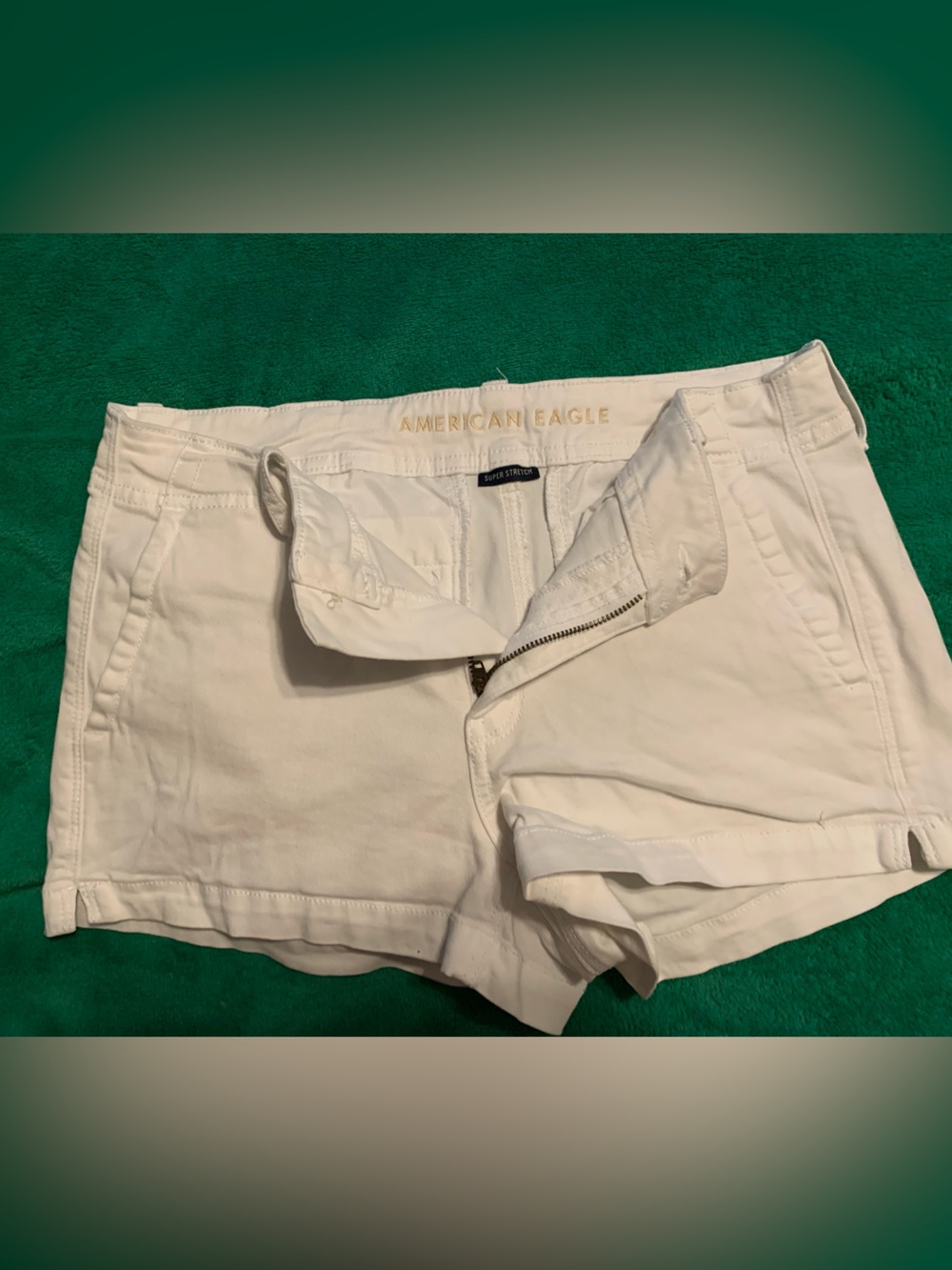 Size 8 American Eagle Super Stretch White Denim Shorts Midi Trouser Style Pocket
